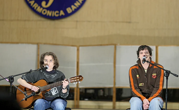 Ada Milea şi Bobo de la Fără Zahăr au concertat pentru liceeni