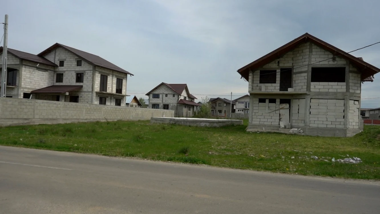 Localitatea s-a umplut de case noi FOTO CS
