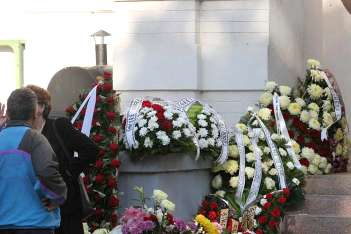 
    Cimitirul Bellu a devenit neîncăpător foto: Blitz  