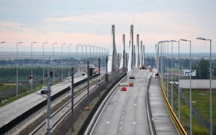 Primul tren de călători a trecut sâmbătă pe podul Calafat-Vidin