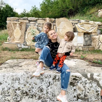 1 simona gherghe si copiii 1 jpg jpeg