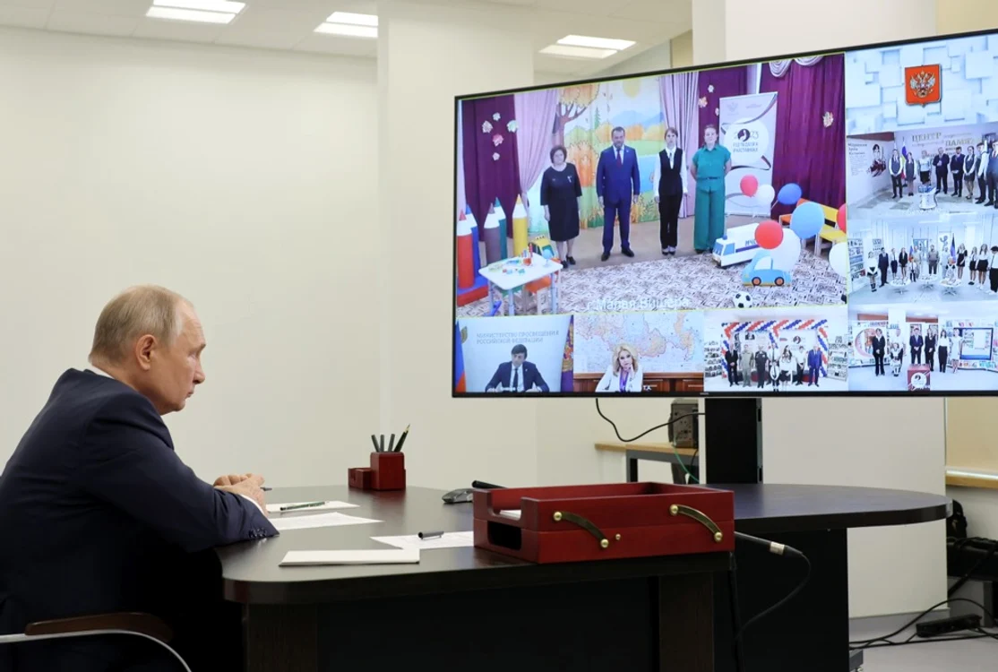 Putin urmărind prin videoconferință festivitatea de deschidere a anului șolar FOTO EPA-EFE