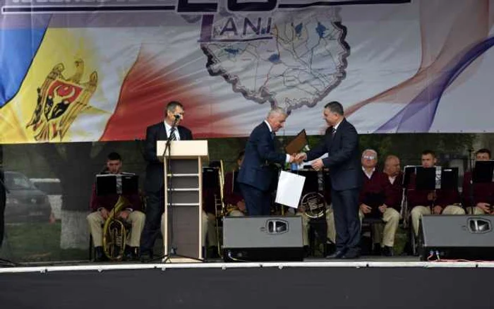 O delegaţie a CJ Dâmboviţa, alături de care s-a aflat şi senatorul Ţuţuianu, a efectuat, în perioada 28 aprilie - 1 mai, o vizită în Raionul Ialoveni, Republica Moldova
