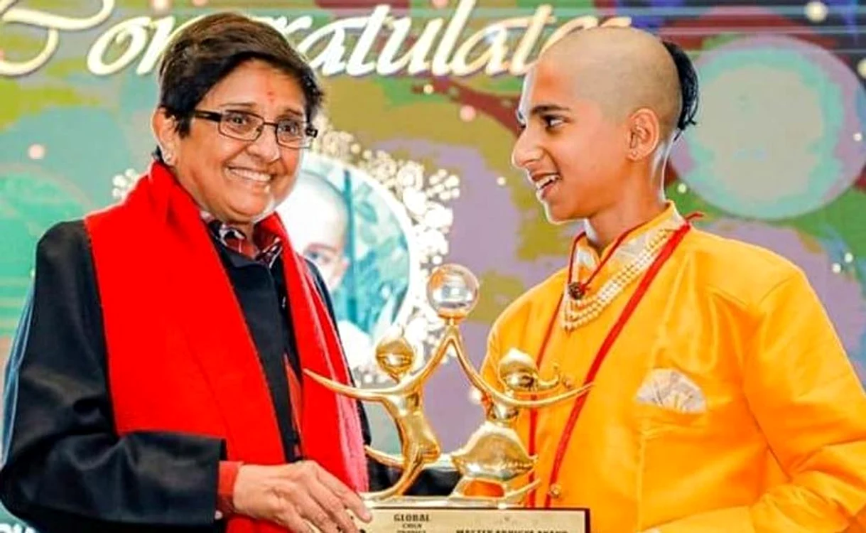 
    Abhigya Anand e absolvent al filosofiei hinduse, deşi are doar 14 ani  