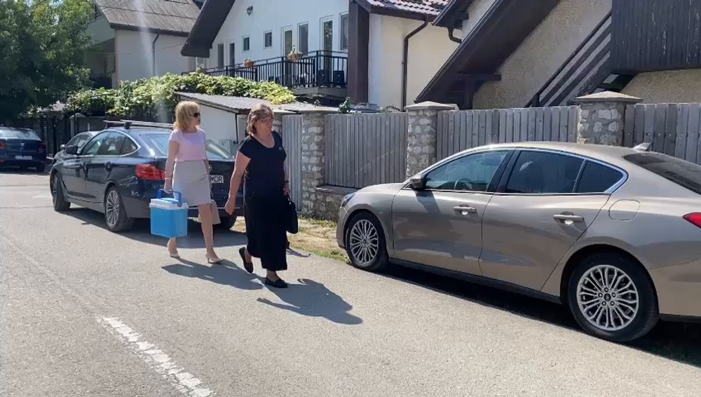 Alertă la o pensiune din Costinești. 21 de turiști duși la spital cu ambulanțele după ce au mâncat cârnați și cartofi la cuptor VIDEO