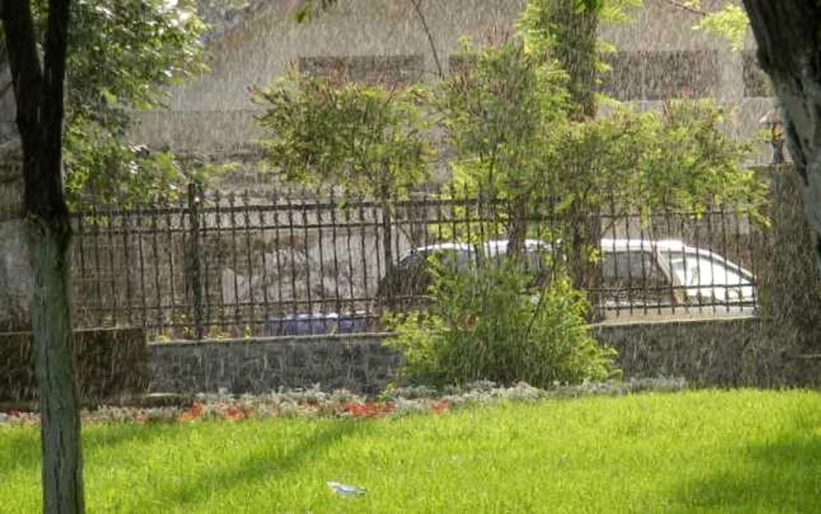 În următoarele două săptămâni vom avea parte şi de soare şi de ploi FOTO Mihaela Cojocariu