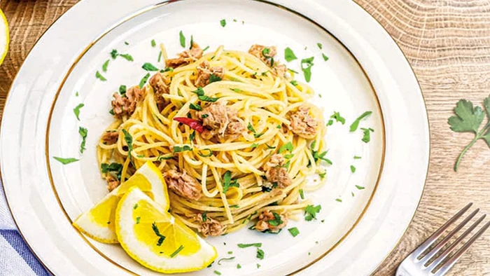 spaghete cu ton si lamaie jpg