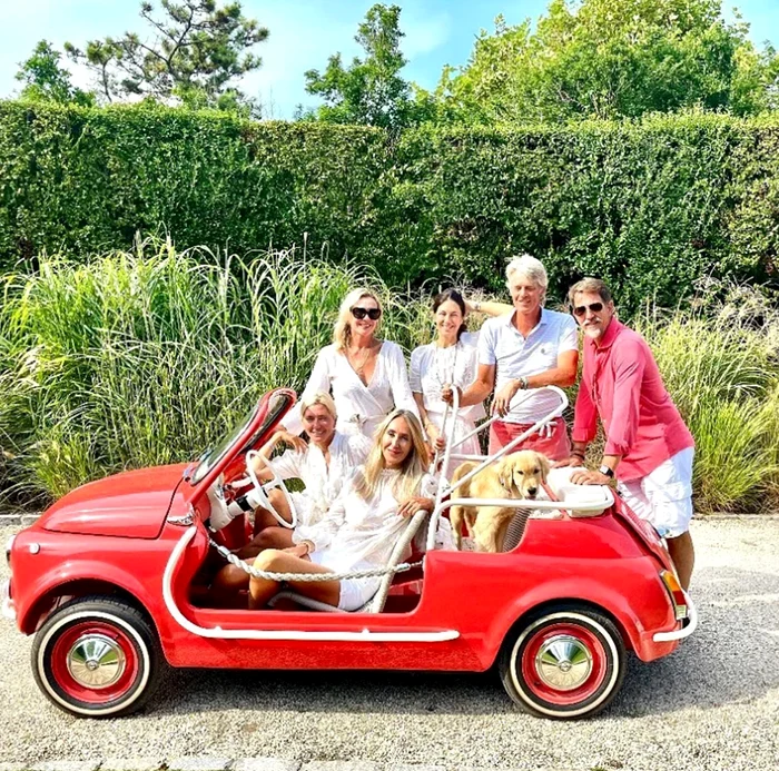 Familia Regală greacă în vacanță   Instagram (3) png