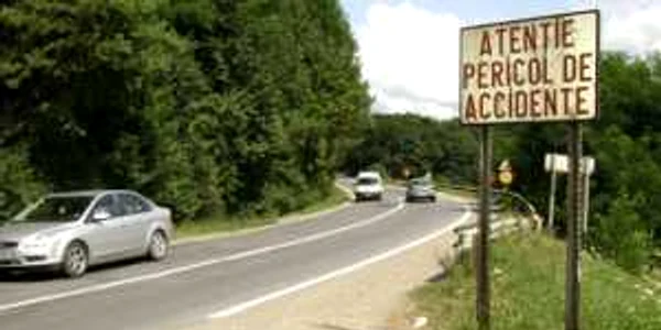 Bacău: Drum naţional surpat pe mai multe porţiuni