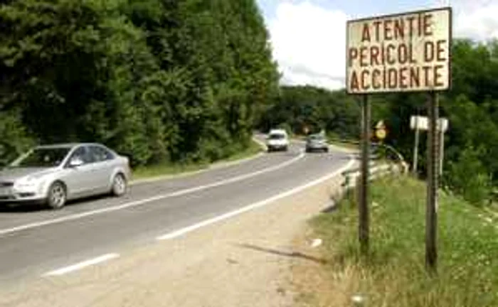 Bacău: Drum naţional surpat pe mai multe porţiuni
