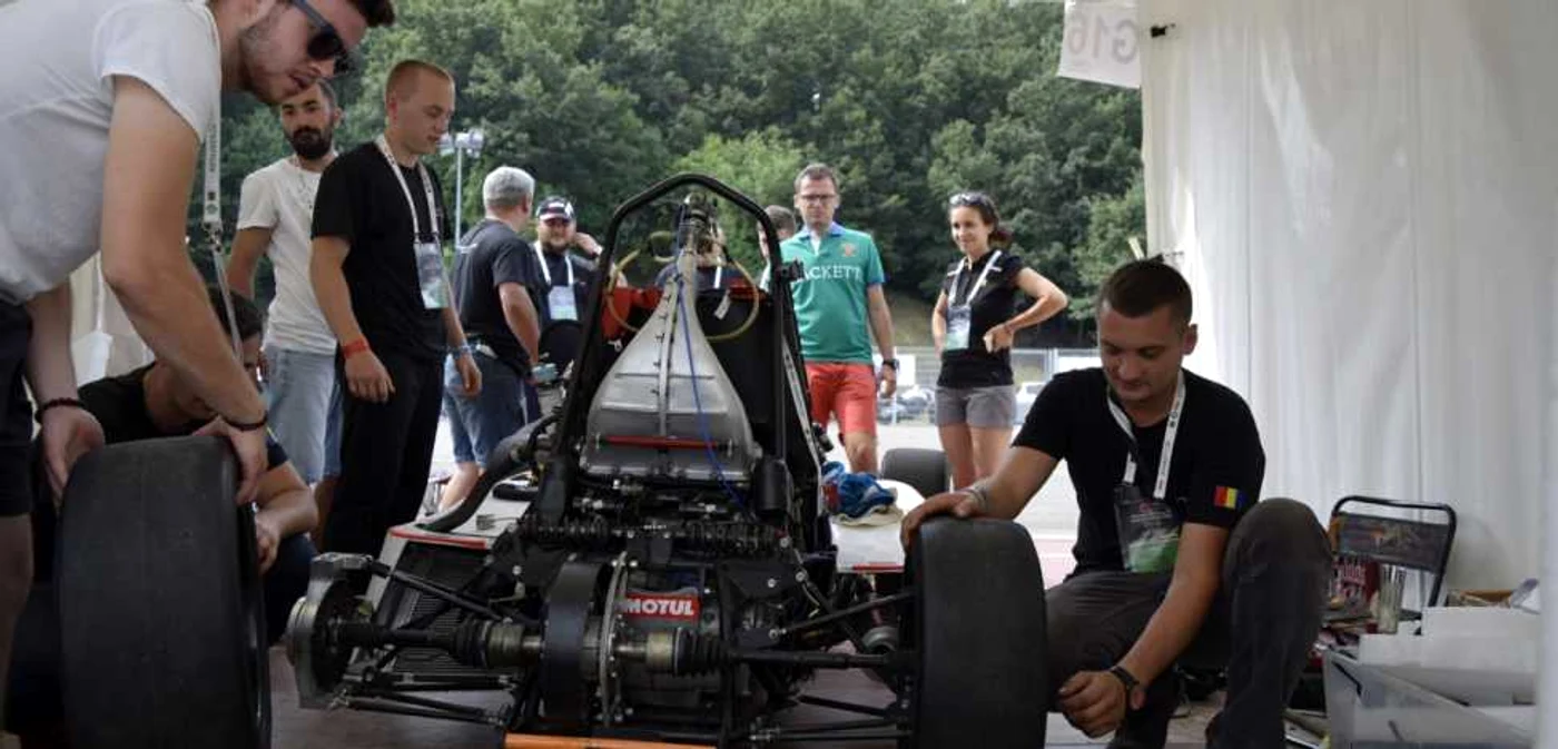 Echipa TUIasi Racing FOTO tuiasi.ro