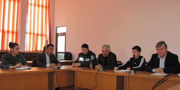 Sindicaliştii spun că oamenii din administraţie şi învăţământ sunt disperaţii