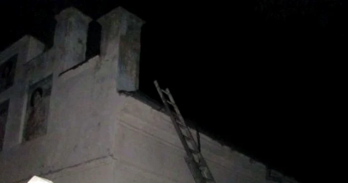 Pompierii au reuşit să stingă focul în jumătate de oră