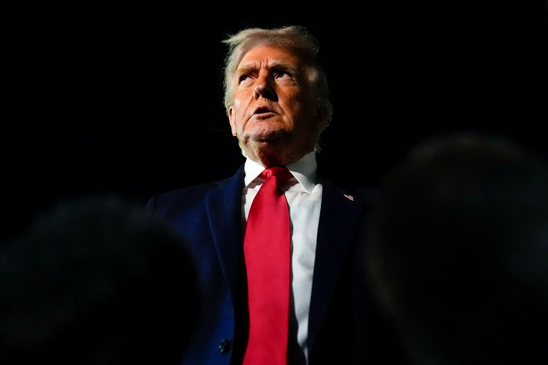 Donald Trump autorizează taxe vamale pentru țările care vând petrol Cubei. FOTO: Profimedia