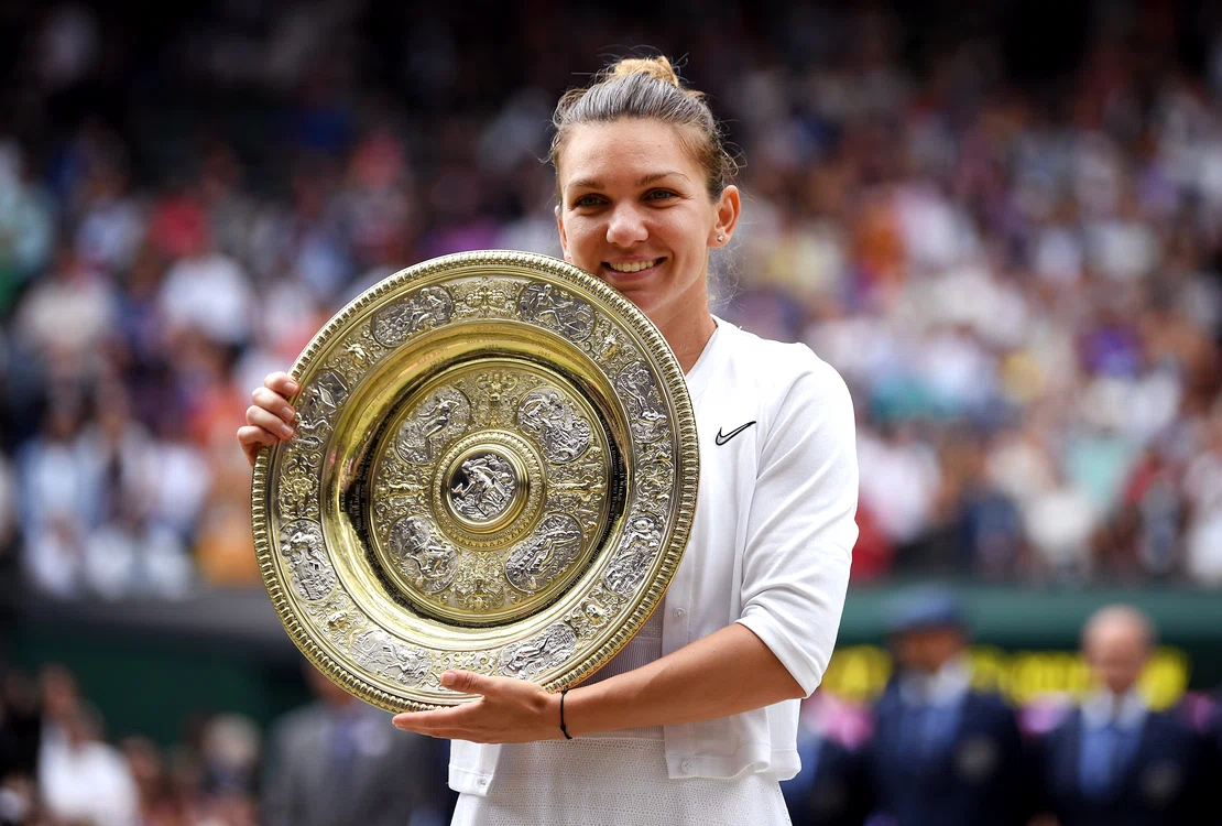
    În anul în care a împlinit 28 de ani, Simona Halep a cucerit trofeul de la Wimbledon, cel mai important trofeu al cariereifoto: Getty Images  