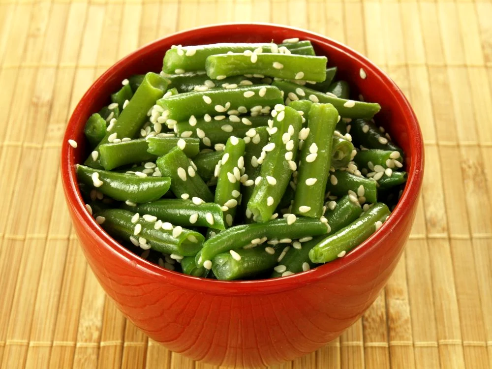 salata fasole verde cu susan shutterstock 110150981 jpeg
