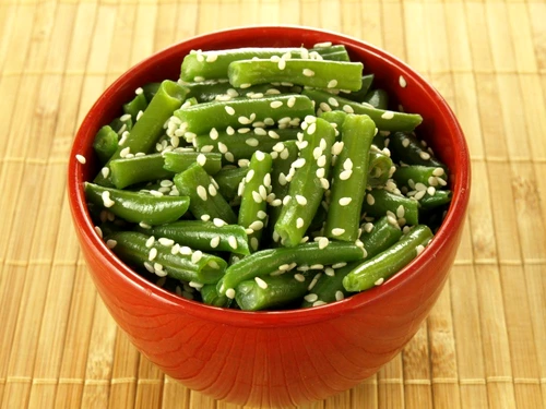 salata fasole verde cu susan shutterstock 110150981 jpeg