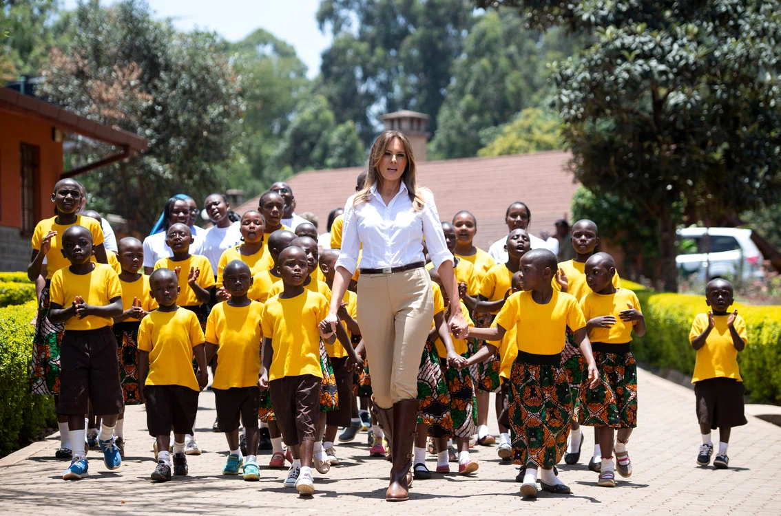 
    Cureaua i-a jucat feste Melaniei Trump în safari-ul din Kenyafoto: AFP  