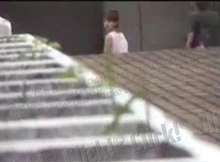 Fata şi prietenul ei şi-au dat seama că au fost urmăriţi abia după ce s-a terminat totul.