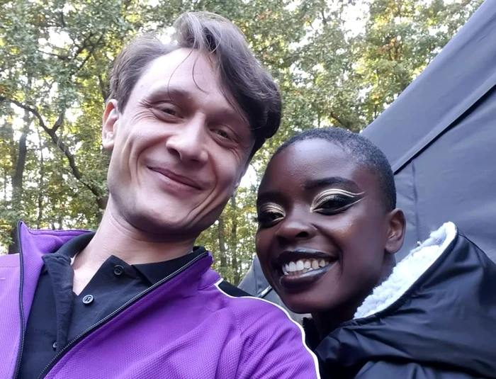 Cezar Grumazescu  este antrenorul  vampirilor, iar unul  dintre aceștia e interpretat  de Răzvan Căl