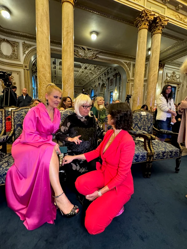 Sanda Ladoși, Mirabela Dauer și Ramona Bădescu au stat împreună