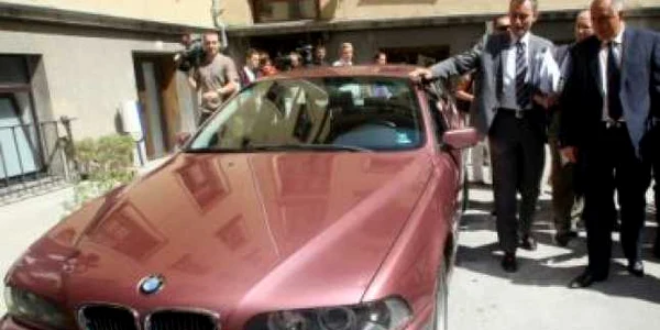 BMW roz în garajul ministerului bulgar de Interne: "Militarii au devenit clovni"