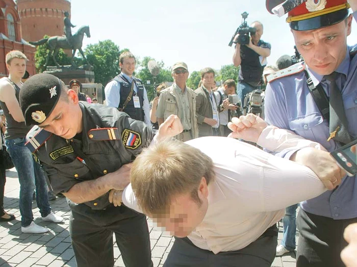 
    Ăsta da tun! Directorul unei închisori din regiunea Komi  a coordonat demontarea a 7.000 de plăci de beton între 2014-2015  