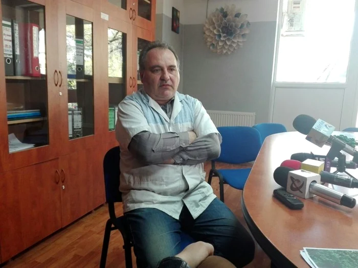 Profesorul care povestea, în noiembrie 2016, cum sunt bătuţi copiii de 
la Şcoala Specială nr. 4 din Bucureşti/Foto: Cristina Radu/News