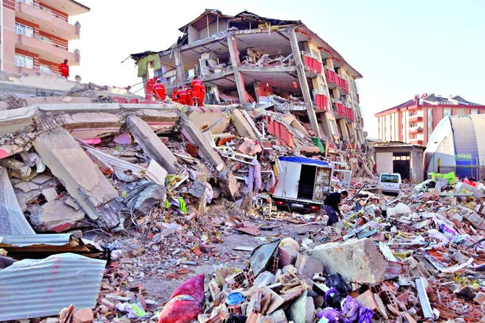 
    Turcia 23 octombrie 2011- Cutremurul de 7.2 pe  Richter a pus la  pământ zeci de clădiri  din provincia Van  