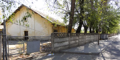 Fosta unitate militară din Slatina, acum dezafectată, se întinde de-a lungul întregii străzi Tunari numai pe o latură