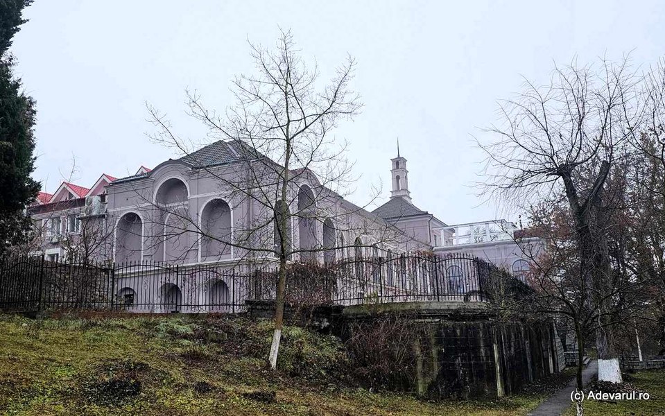 Locul unde au cinat Hrușciov, Ceaușescu și Dej, emblema anilor '50 din Hunedoara. Cum este folosit la 70 de ani de la deschidere     