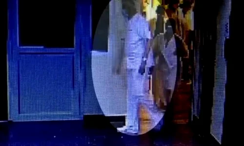 Sorin Oprescu, surprins de camerele de supraveghere în timp ce ieșea de la ședința convocată cu cadrele medicale  jpeg