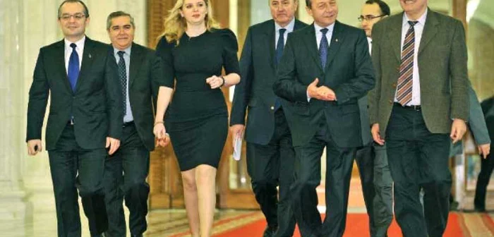 Roberta Anastase are grijă de imaginea lui Traian Băsescu şi de cea a guvernului condus de Emil Boc  