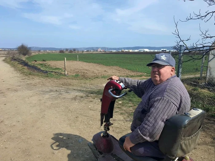 Mihai Pal stă zilnic cu ochii pe baza militară