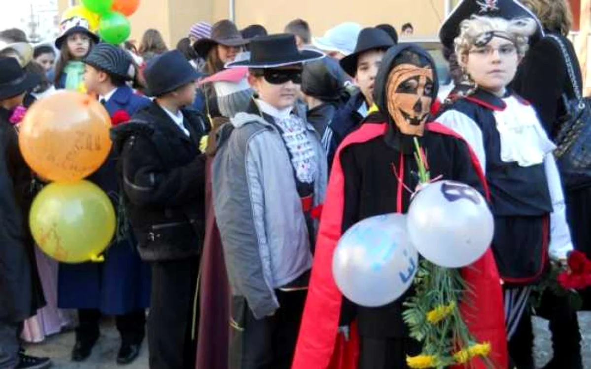 Elevii s-au costumat în personaje de poveste