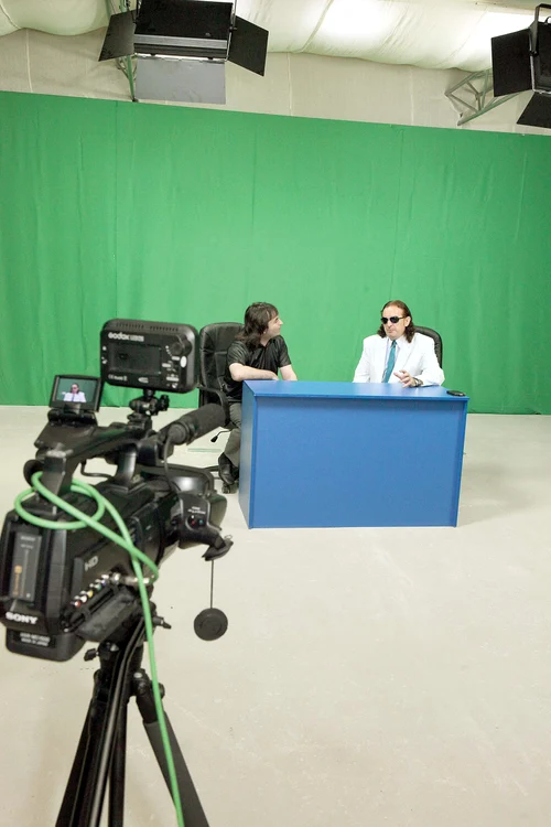
    Luis Lazarus a înfiinţat “Zeus TV”  