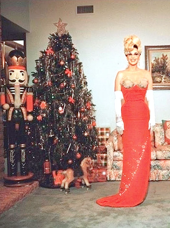 Katy Perry a pus ornamentele în brad, dar va adăuga surprizele în ajun