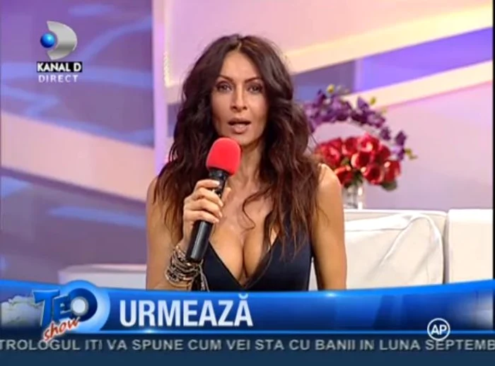 Decolteul vedetei a atras toate privirile întreaga emisiune (captură: Kanal D)