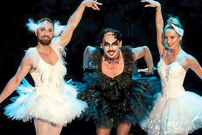 Dani, Răzvan şi Flavia, în rol de balerini. În această dimineaţă  îi vedem iar la matinal