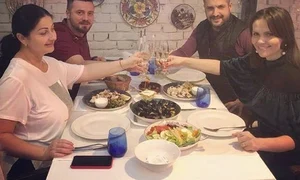 Cele două familii se înțeleg de minune și petrec mult timp împreună  jpeg