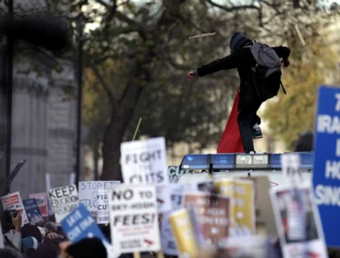 Furia sudentelor "războinice" face ravagii la Londra. Foto: EPA