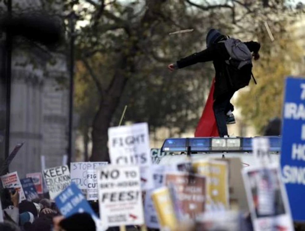 Furia sudentelor "războinice" face ravagii la Londra. Foto: EPA