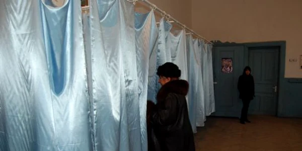 212 persoane au votat la secţia specială din Coloneşti