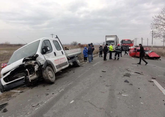 Accidentul a avut loc la câţiva kilometri de Slatina   (FOTO: Mugurel Manea)