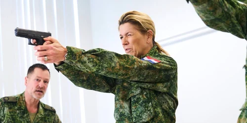 HAdyo0PWUAAQtzH jfif