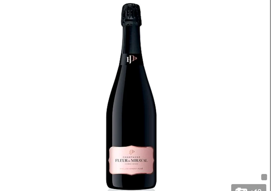 O sticlă de șampanie Fleur de Miraval se va vinde cu 390 de dolari