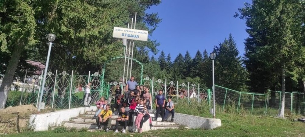 Experiențe inedite pentru copiii dintr-un sat brăilean: prima călătorie cu trenul, prima plimbare cu telecabina FOTO