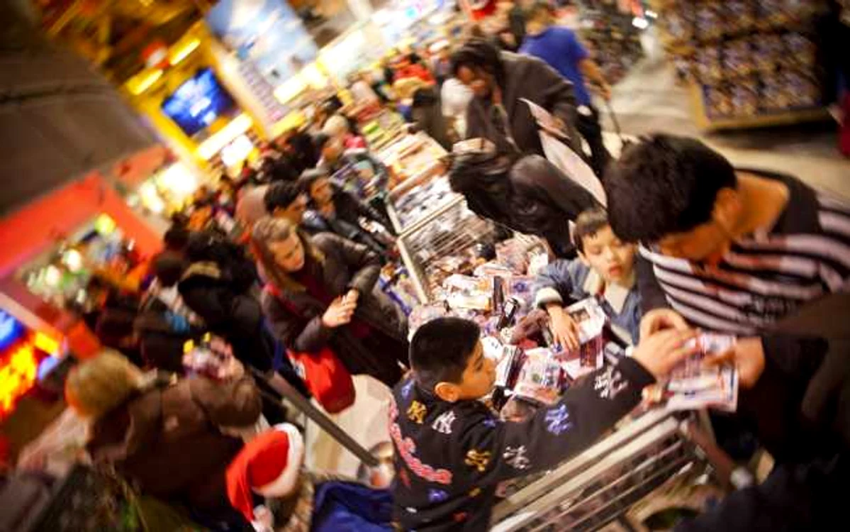 Nebunia cumpărăturilor cu reduceri va dura tot weekend-ul, la Ploieşti. FOTO: arhivă Adevărul