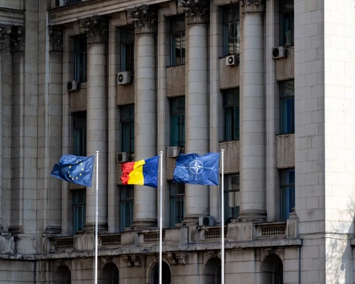 Romania NATO Uniunea Europeana steag FOTO Shutterstock