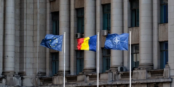 Romania NATO Uniunea Europeana steag FOTO Shutterstock
